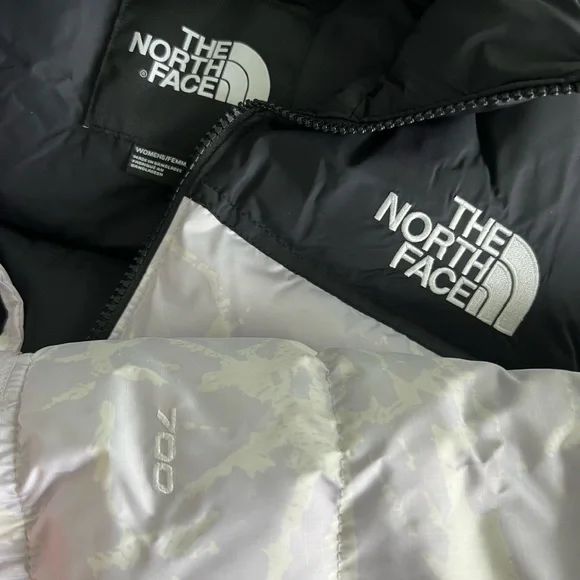 The North Face Women's 1996 Retro Nuptse 700 fill goose down Jacket - Picture 10 of 11